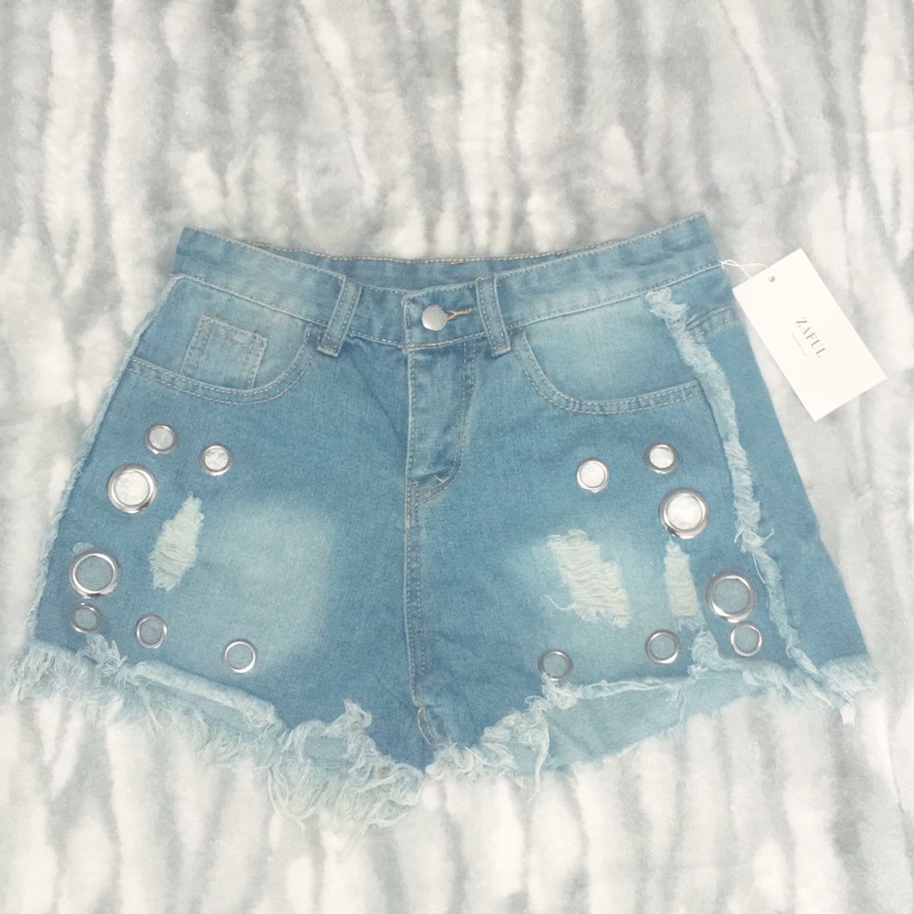 Cute jean shorts with holes!! Instead of rips😱😱